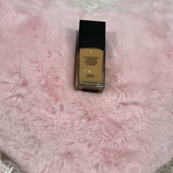 NARS Color: Punjab - M1 - medium with warm undertones, and a golden tone - Picture 14 of 16